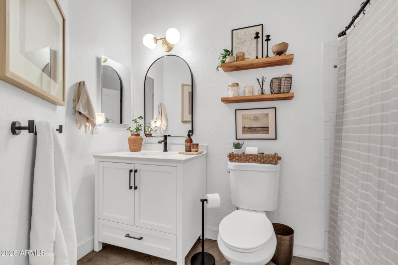 3033 N Sawyer-39_(2048)