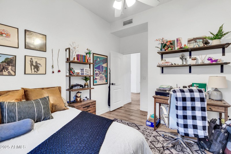 3033 N Sawyer-41_(2048)