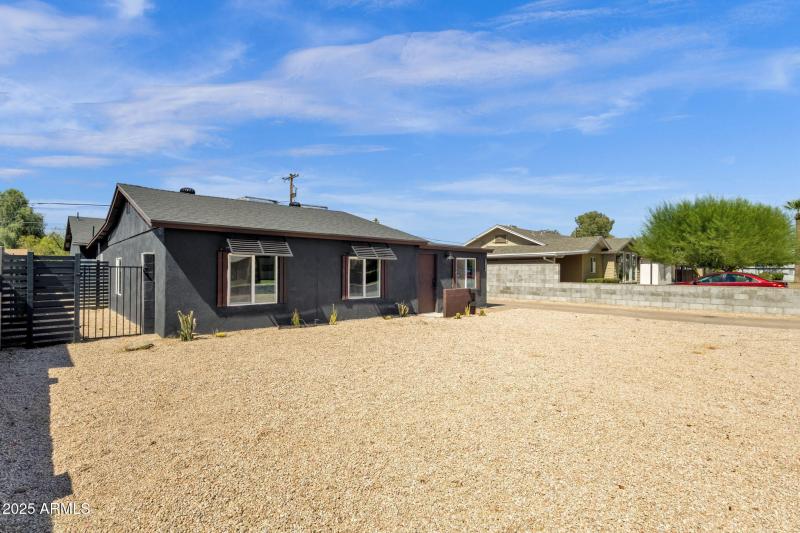 1-web-or-mls-1012-e-pierson-st