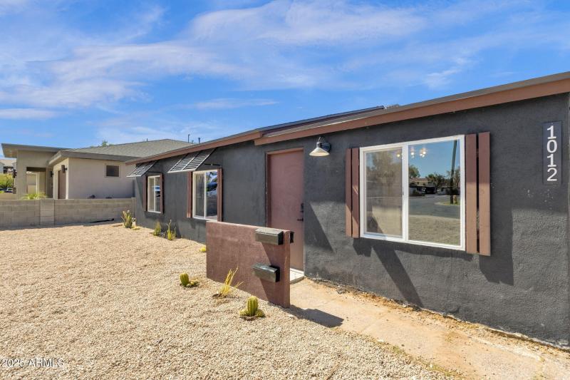 4-web-or-mls-1012-e-pierson-st