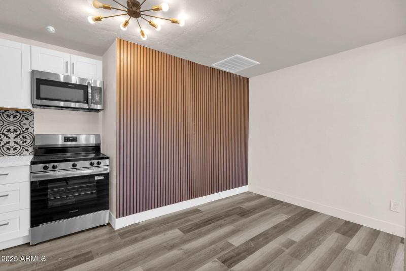 10-web-or-mls-1012-e-pierson-st