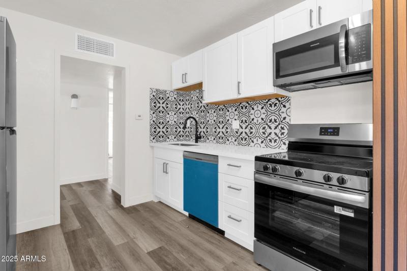 13-web-or-mls-1012-e-pierson-st