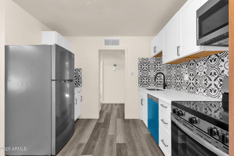 15-web-or-mls-1012-e-pierson-st