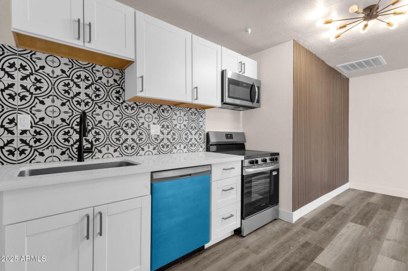 16-web-or-mls-1012-e-pierson-st