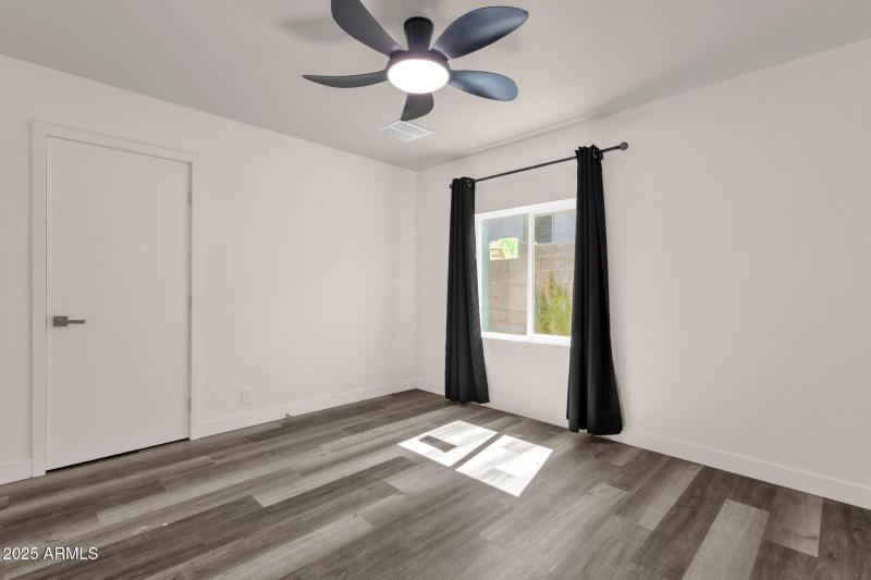 25-web-or-mls-1012-e-pierson-st