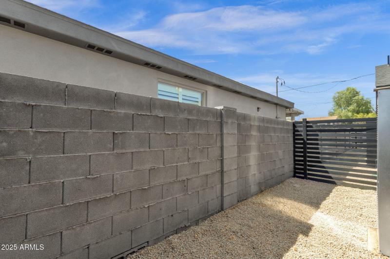 58-web-or-mls-1012-e-pierson-st