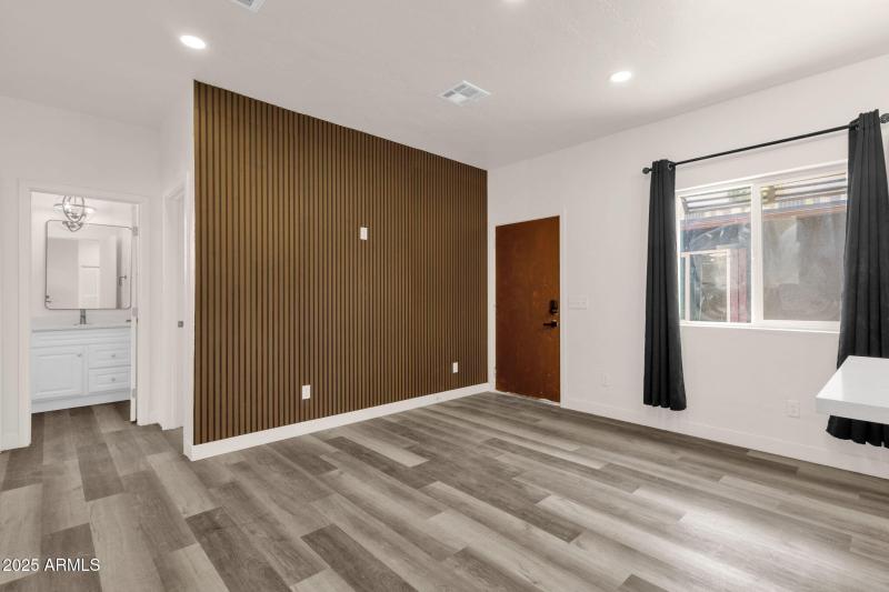 64-web-or-mls-1012-e-pierson-st