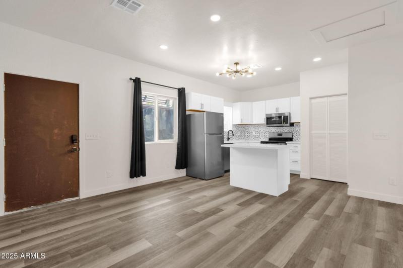 65-web-or-mls-1012-e-pierson-st