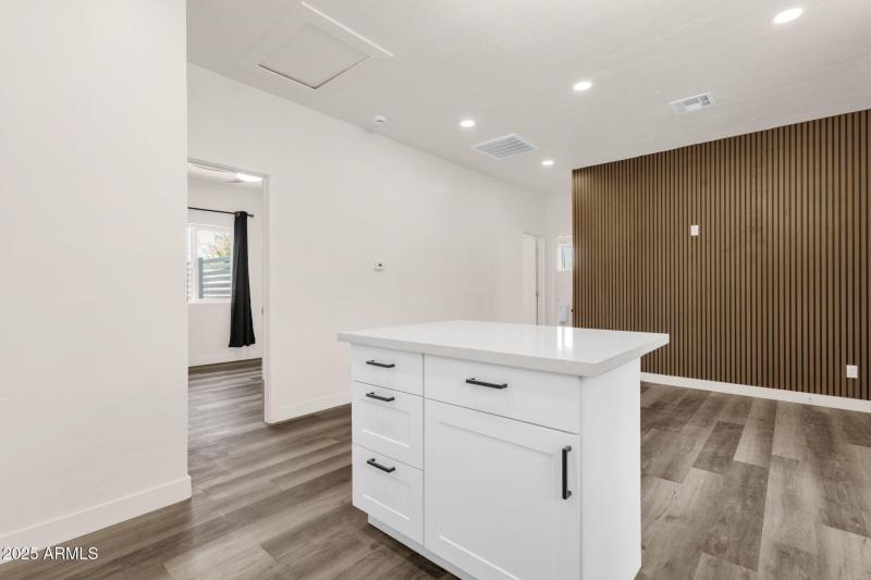 73-web-or-mls-1012-e-pierson-st