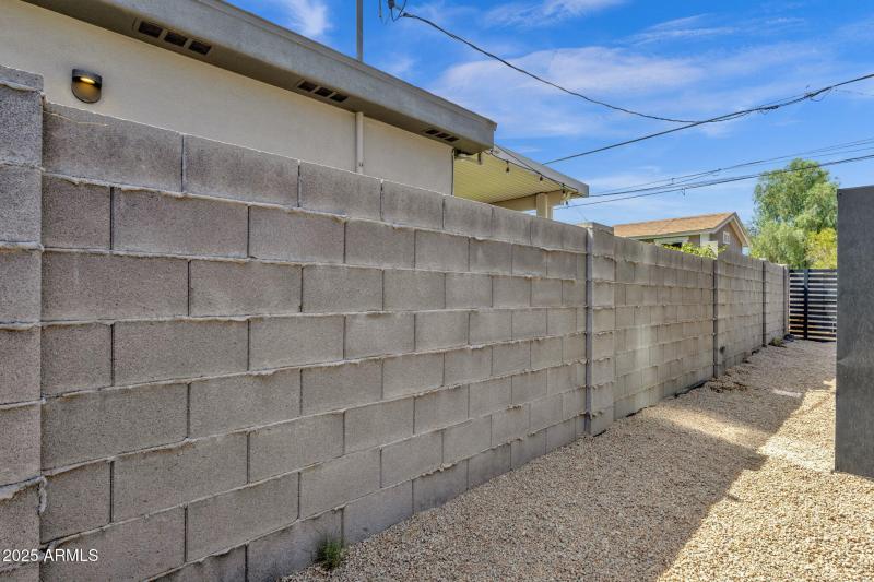 83-web-or-mls-1012-e-pierson-st