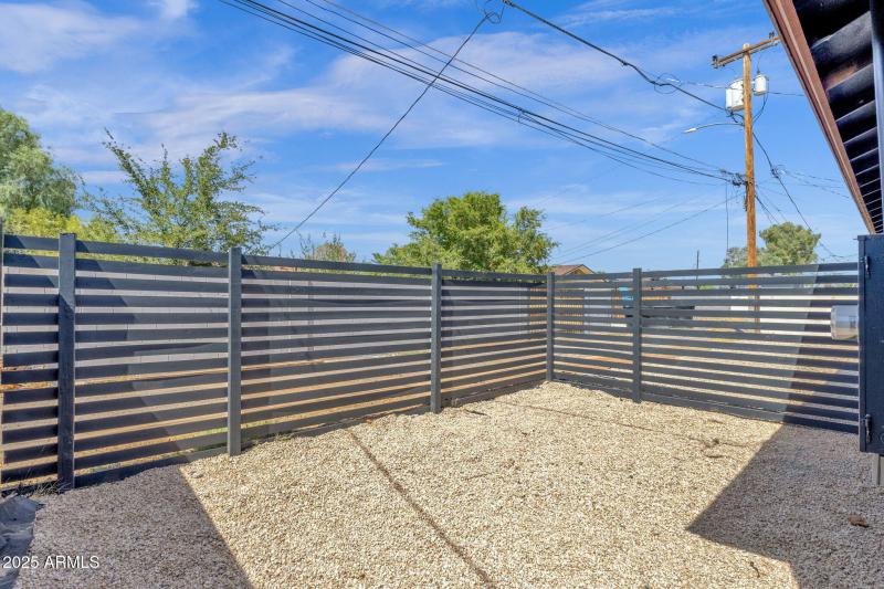 85-web-or-mls-1012-e-pierson-st