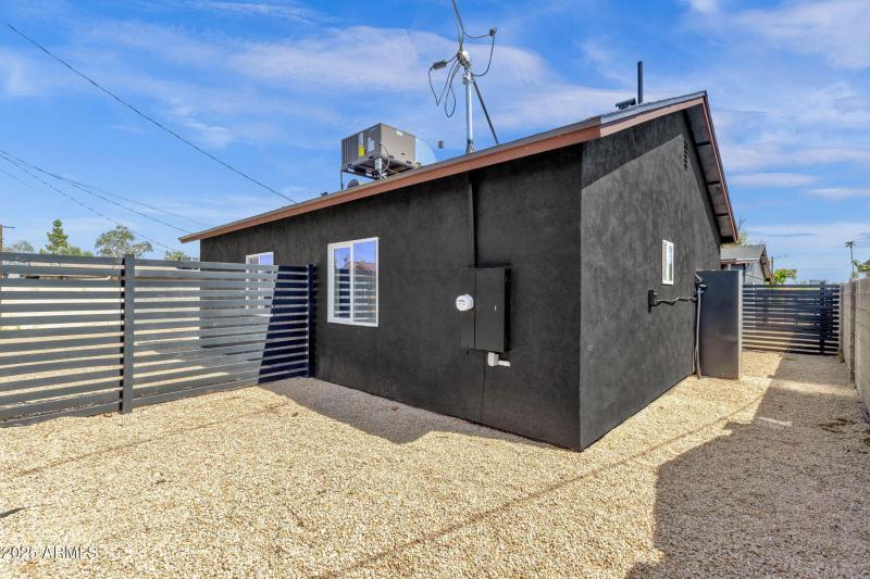 86-web-or-mls-1012-e-pierson-st