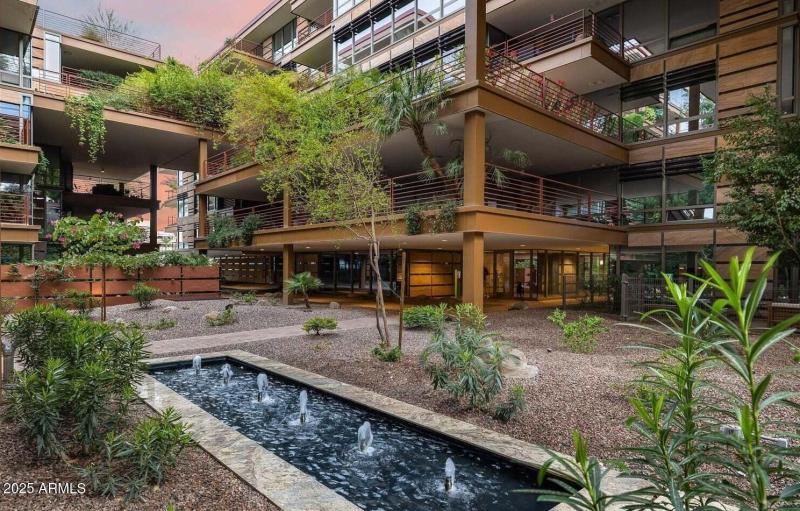 optima camelview courtyard view