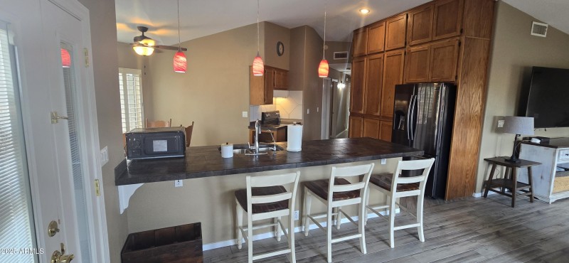 Kitchen Eat in Island