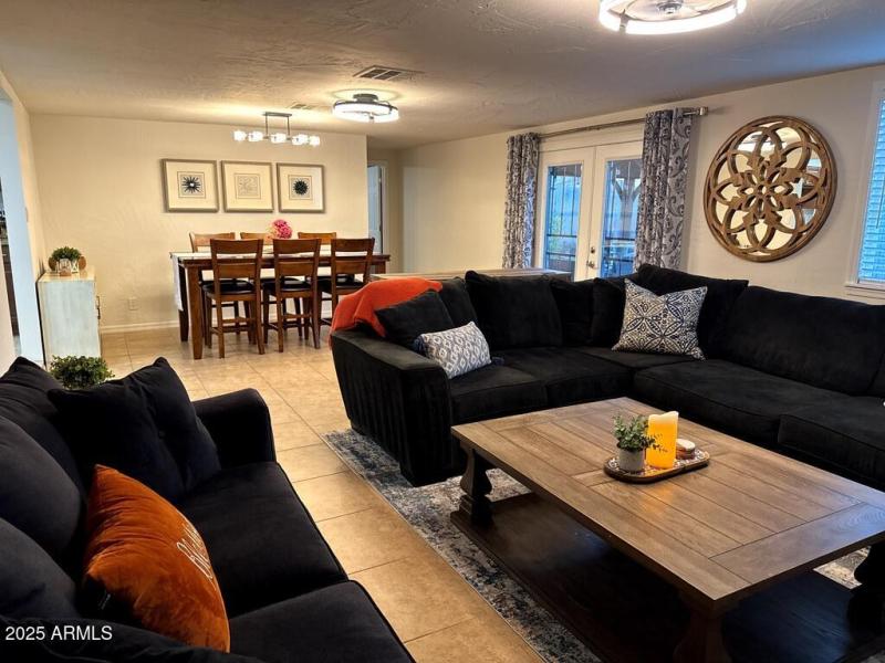 443B5AB2-2BC1-4E0E-8740-9CC28FCE04EA_1_1