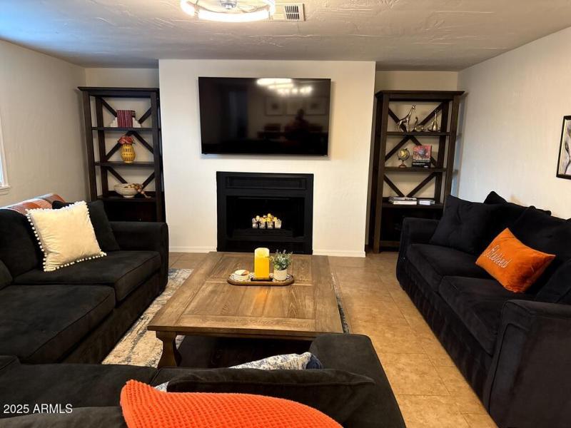 57339D78-C8B9-4A95-883E-B96A1E323425_1_1