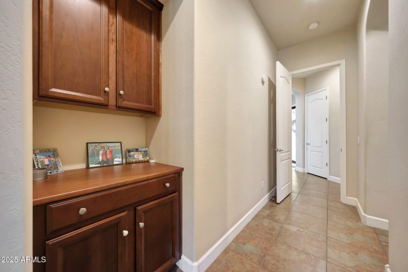 17394 W Lincoln St_hallway3