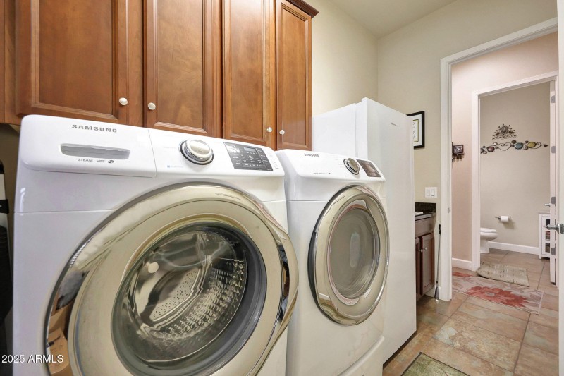 17394 W Lincoln St_laundry