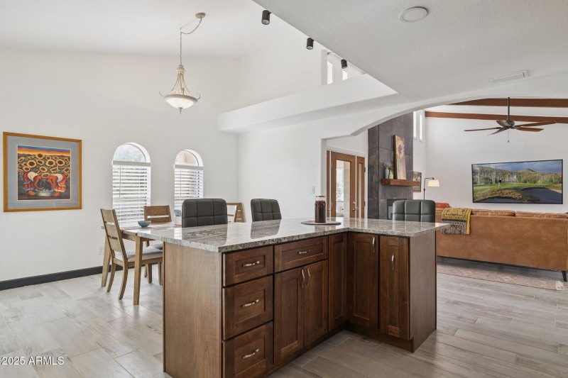 12-web-or-mls-17005-e-nicklaus-dr