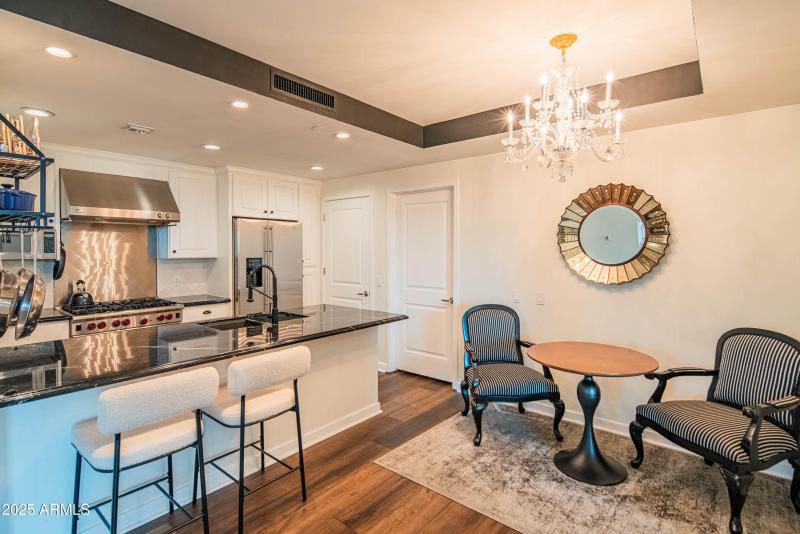 Kitchen w/ Breakfast Nook