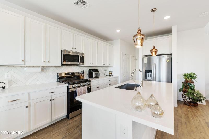 2-web-or-mls-dlb_0006-dlb_0010