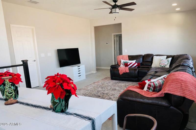 AE95C5DC-3405-4BD7-A4D7-2B6D50EED489