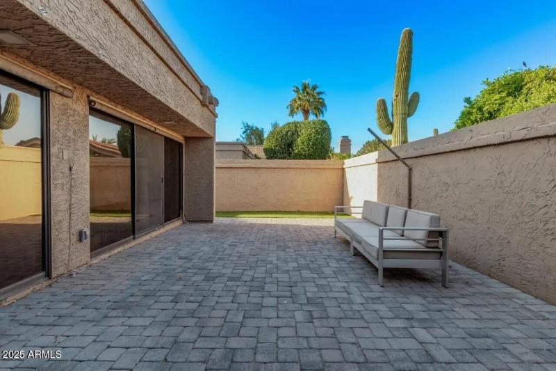 7962 E San Miguel Ave