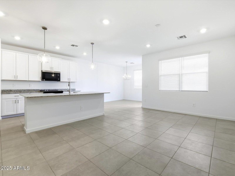 24602 W CHAMBERS Street