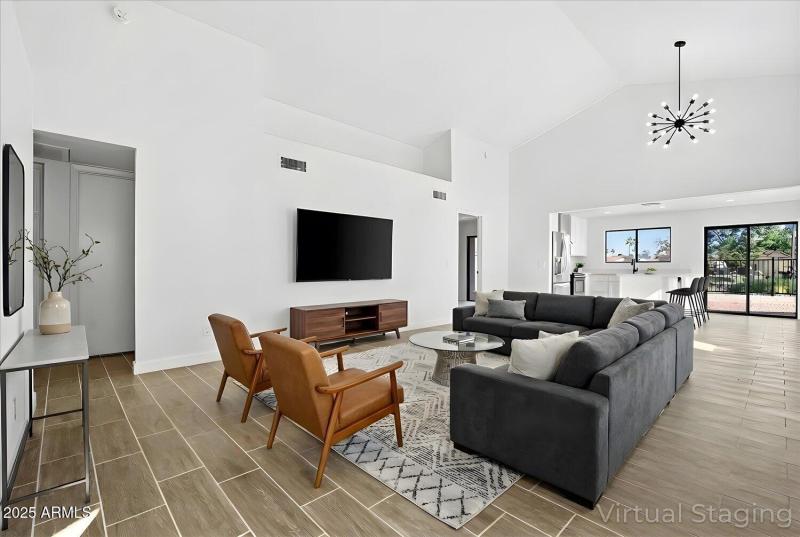 06-A7408737 Living room