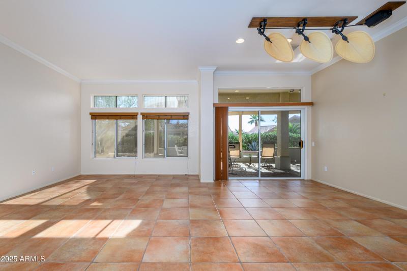 Living Room / Dining