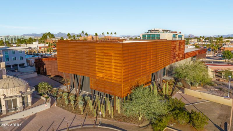 Walk to Western Spirit Museum