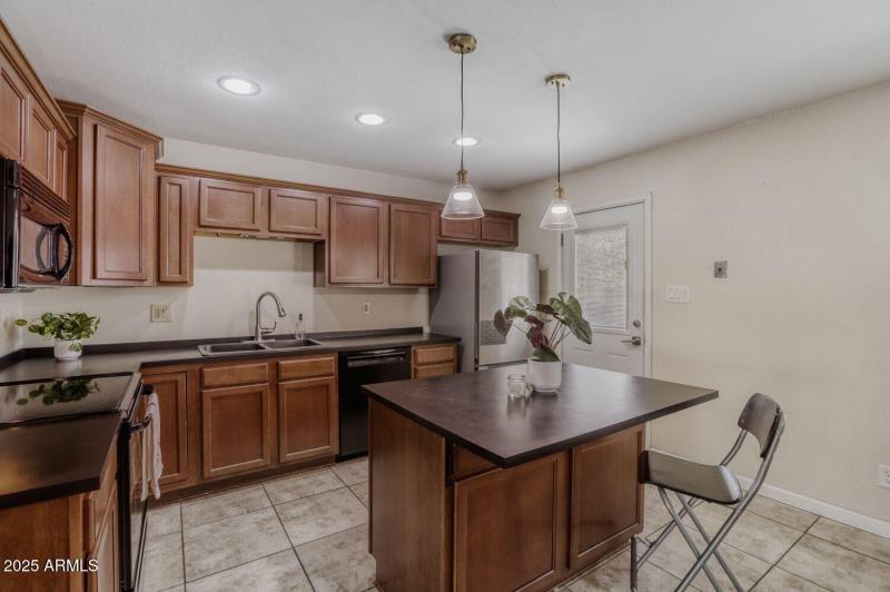 4025 W. Claremont St - Web Quality - 008