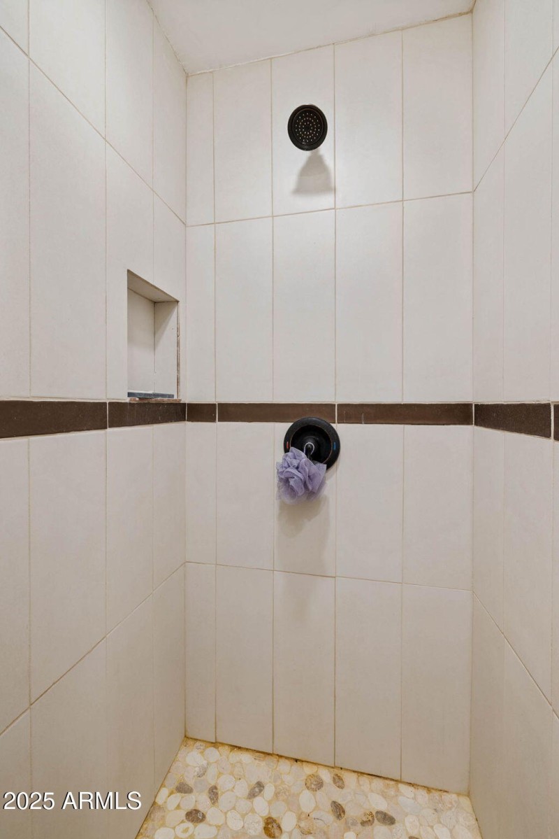 16-Primary Bathroom (2)