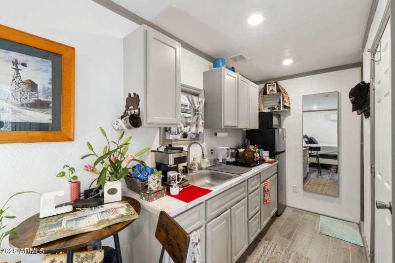 24-Guest House Kitchenette