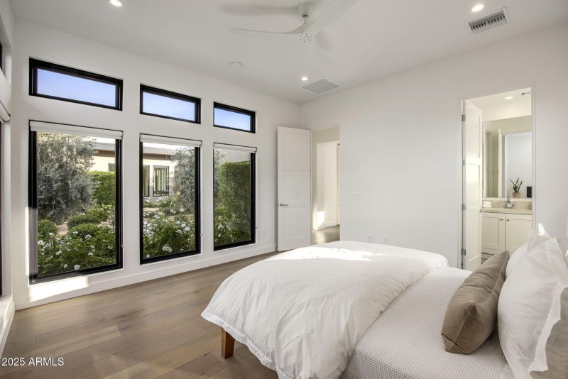 Bedroom #2 w/en suite