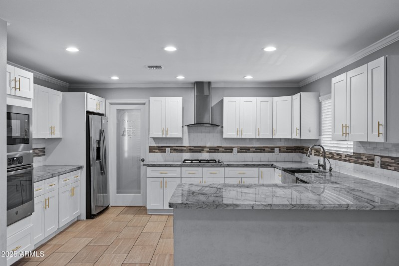 1601 W Glenrosa Ave-11