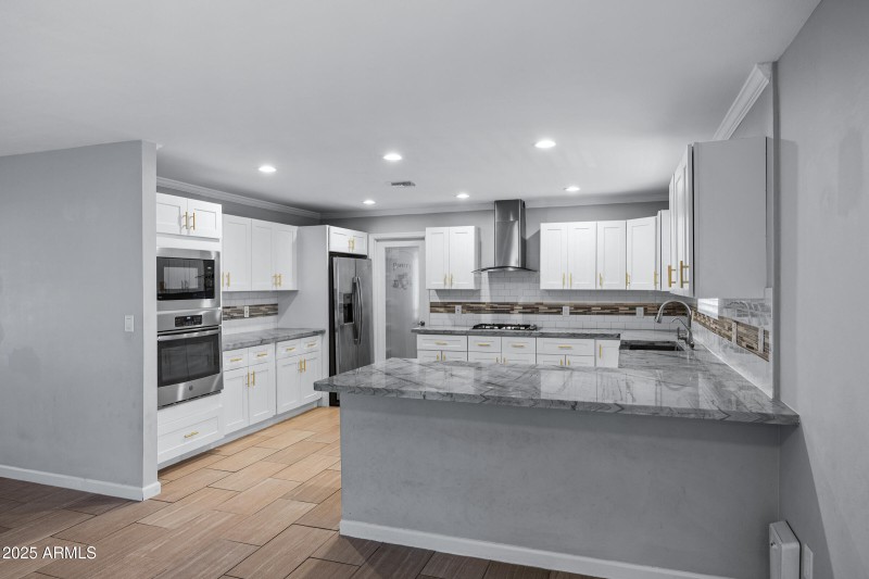 1601 W Glenrosa Ave-12