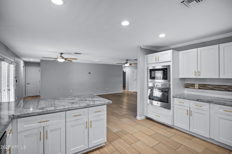 1601 W Glenrosa Ave-14