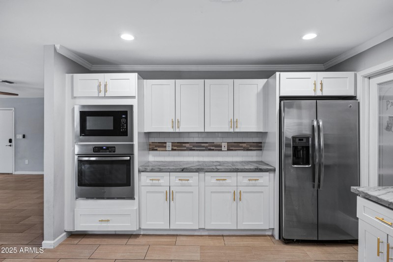 1601 W Glenrosa Ave-15