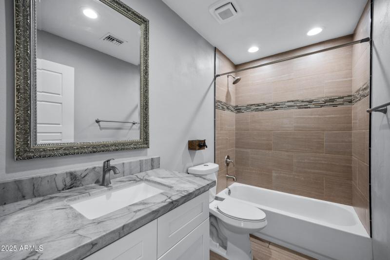 1601 W Glenrosa Ave-29