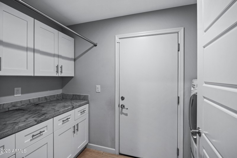 1601 W Glenrosa Ave-33