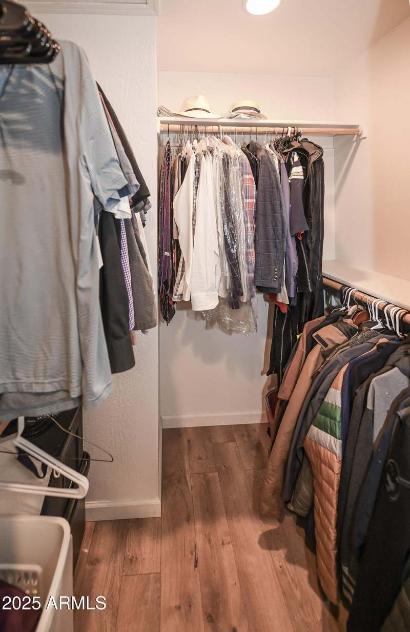 Master Bedroom Walk In Closet