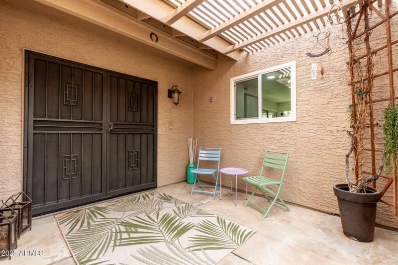 05 Front Gated Courtyard