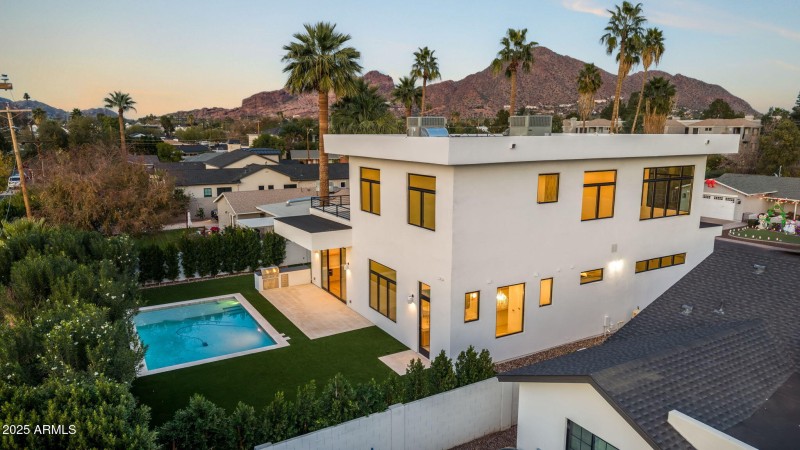 Big lot with mature landscape