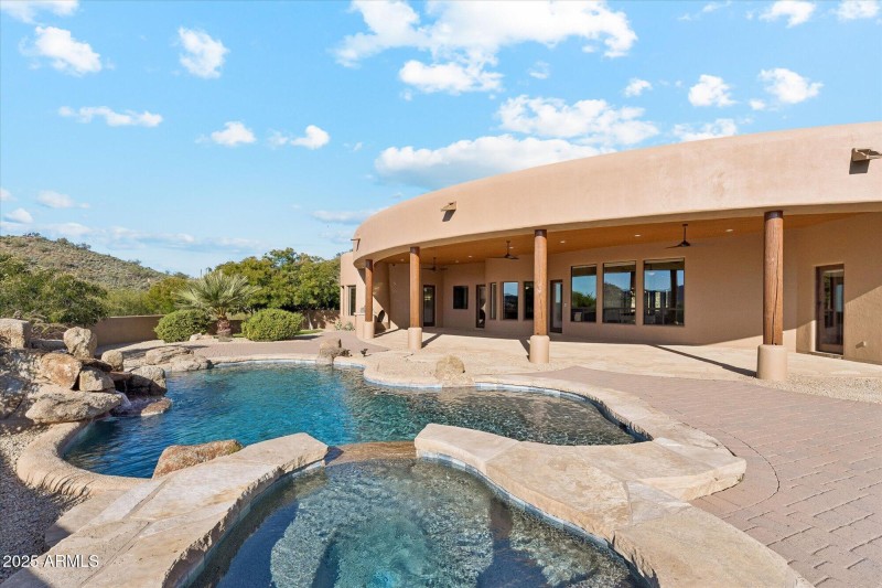 Natural Pool and Jacuzzi