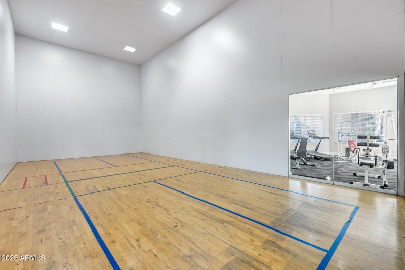 Amenities Raquetball Court