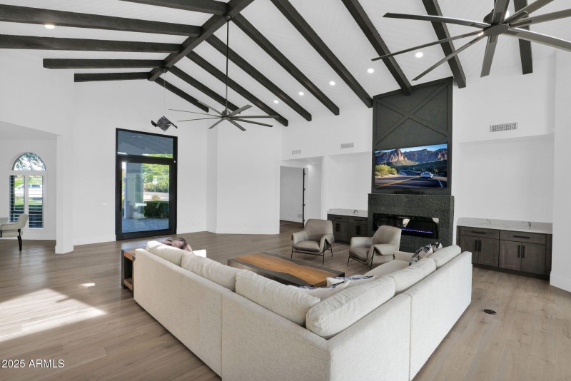 29-web-or-mls-P1415090