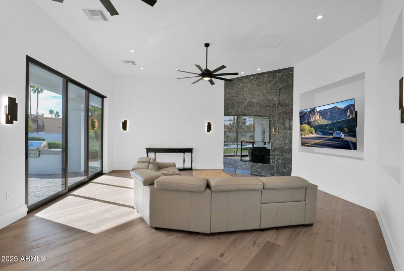 46-web-or-mls-P1415125