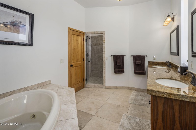 16 SPA BATH AND WALK-IN SHOWER