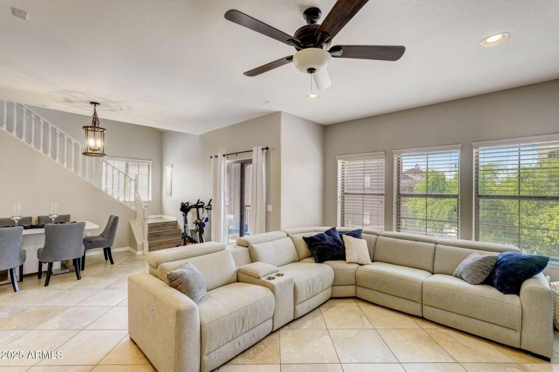 E Rough Rider Rd 1212-009